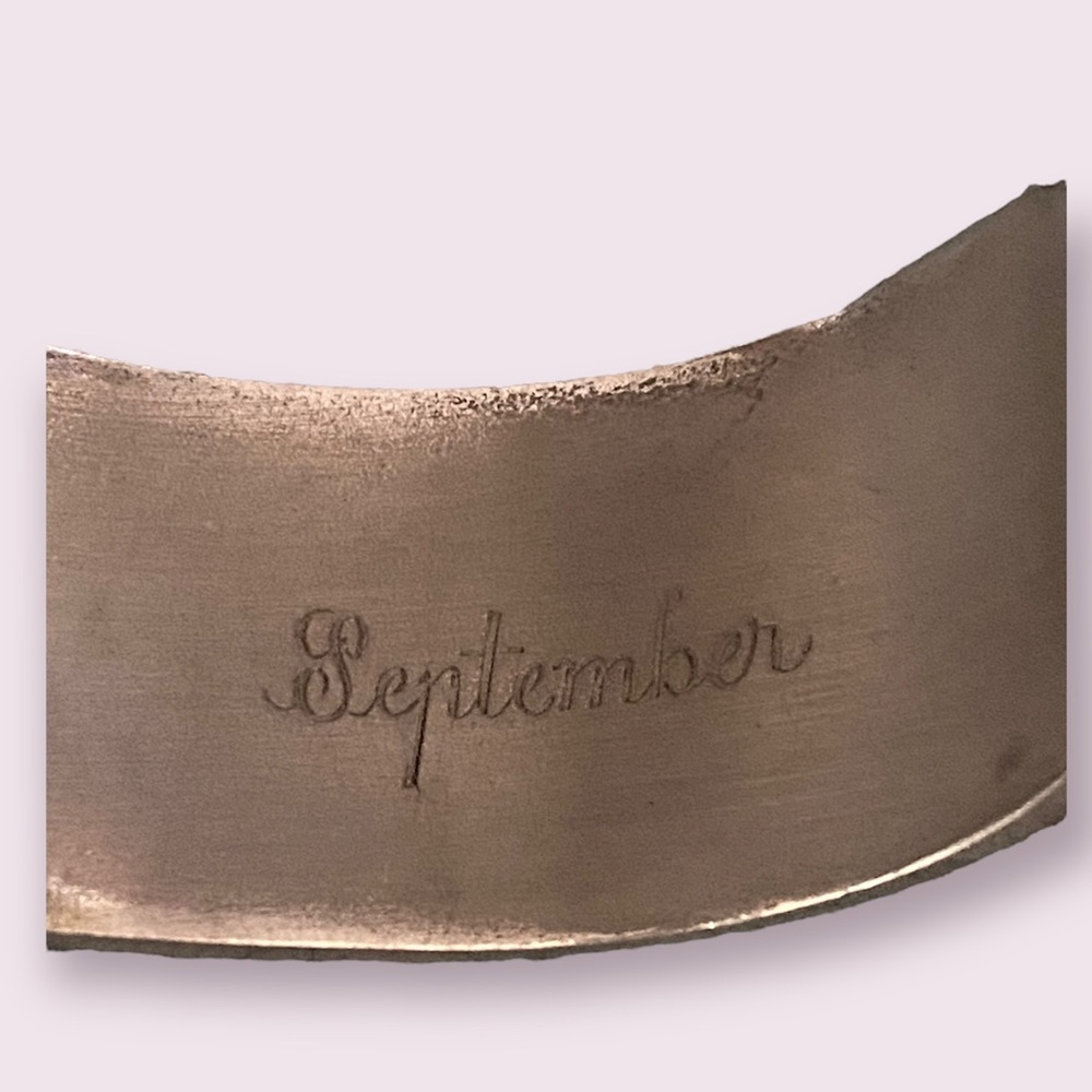 Pewter flower bangle bracelet - Picture 4 of 4